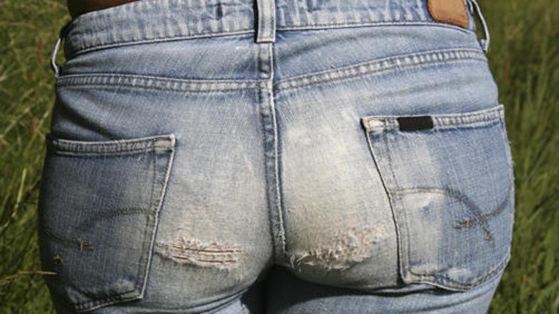 Le kaj je popadlo najstnika, da je na takšen način nadlegoval ženske?