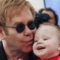 Elton John in 14-mesečni Lev