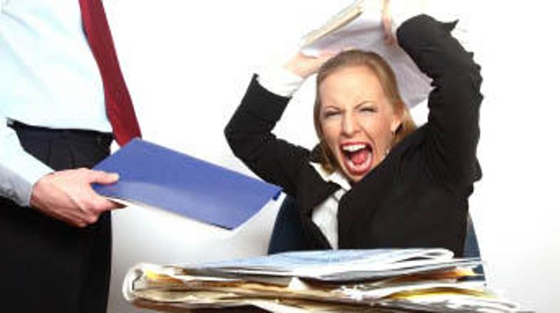 Približno 17 tisoč ljudi oziroma 1,3 odstotka je lani opustilo poslovanje. (Foto