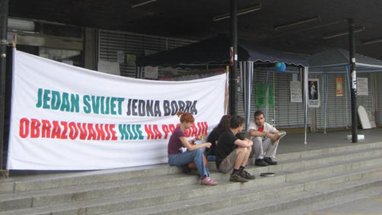 Vhod v Filozofsko fakulteto v Zagrebu.