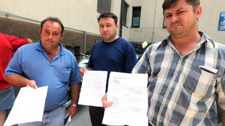 Takole so delavci z odpovedmi konec maja zapuščali Steklarsko novo.