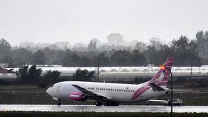 Trdi pristanek letala.