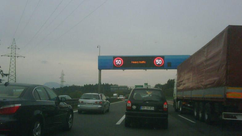 Popoldanska gneča na južni obvoznici. (Foto: Matej Košir)