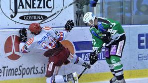 Zmaji so nesrečno izgubili, potem ko se je plošček odbil od drsalke vratarja Cha