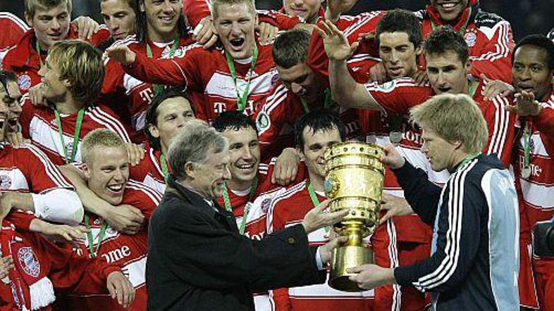 Nogometaši Bayerna so se veselili v Berlinu.