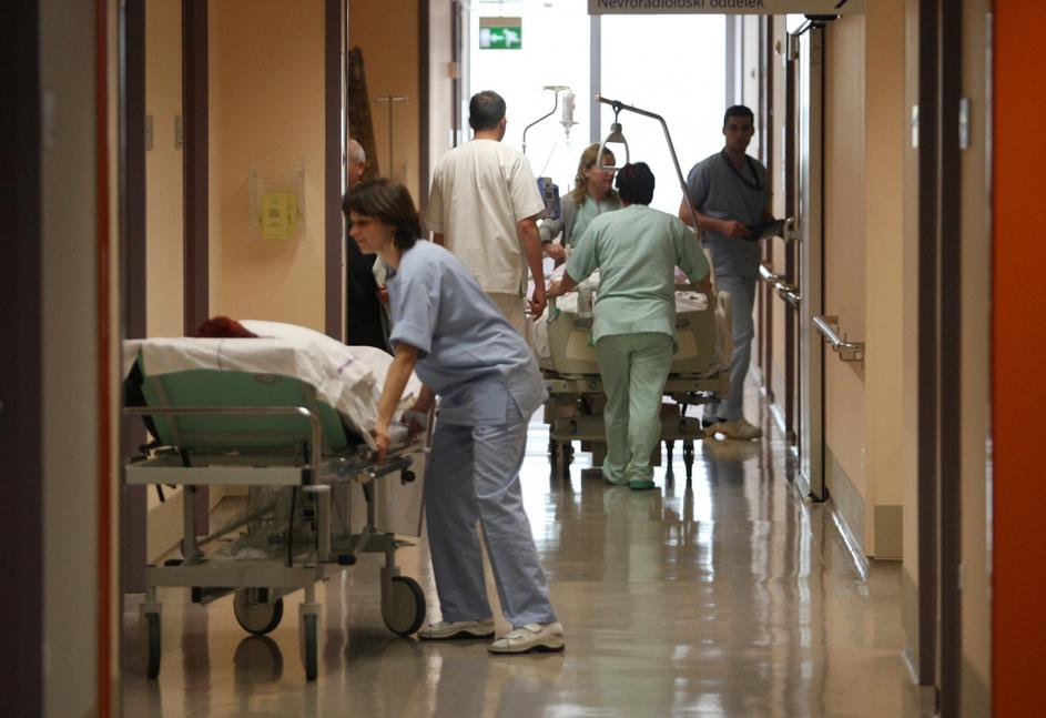 slovenija01.04.09, nevroloska klinika, zdravniske sestre, zdravniki, pacjenti, l