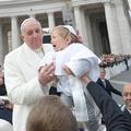 papež Frančišek in mini papež