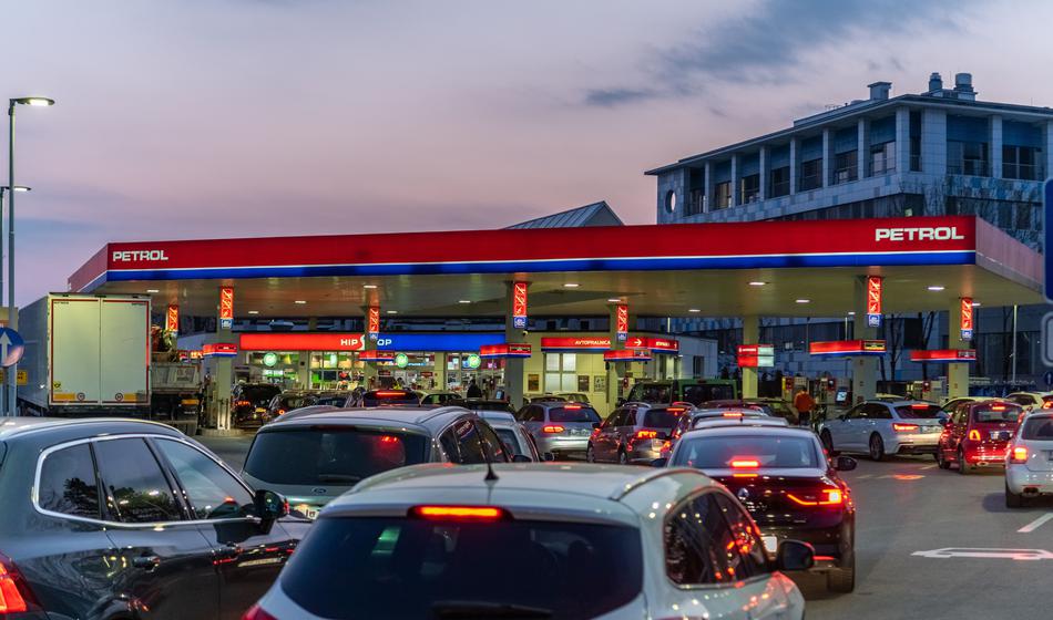 Tuj analitik o Sloveniji širi lažne novice