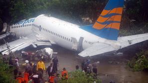 letalo, nesreča, prepolovitev, Indonezija