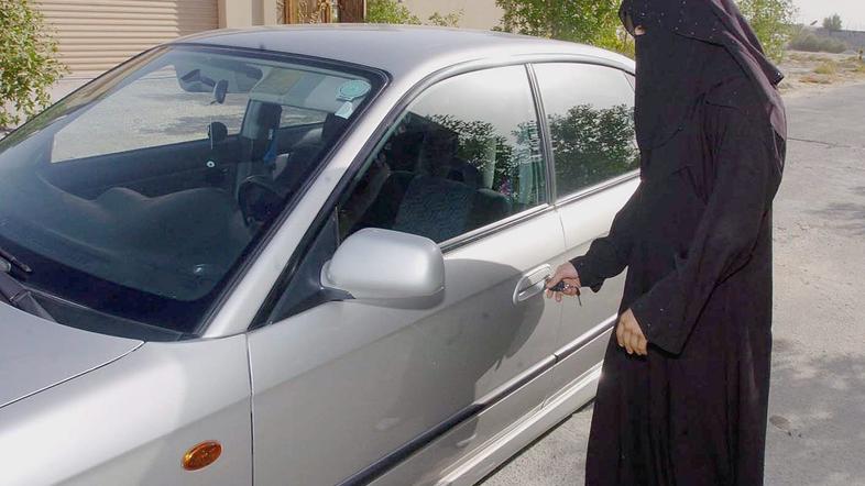 Ženske v Savdski Arabiji ne smejo voziti avtomobila.