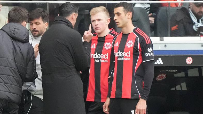 Albert Riera in Jonathan Burkardt