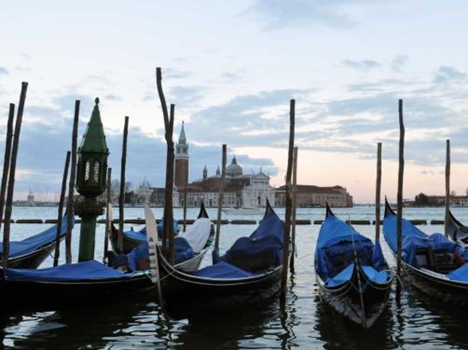 118 otokov, ki si bolj zaslužijo ime otočki, leži v močvirni Beneški laguni.