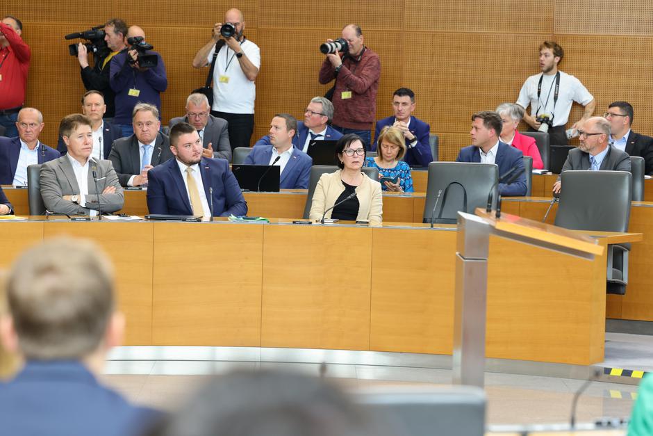 poslanci SDS na 2. izredni seji Državnega zbora | Avtor: Državni zbor/Sušnik Matija