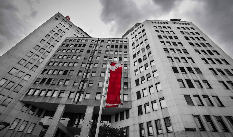 Mercator prodal legendarno stolpnico na Dunajski v Ljubljani