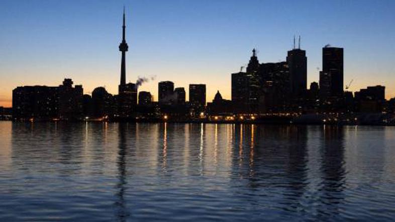 Tudi Toronto se je za eno uro znašel v temi.