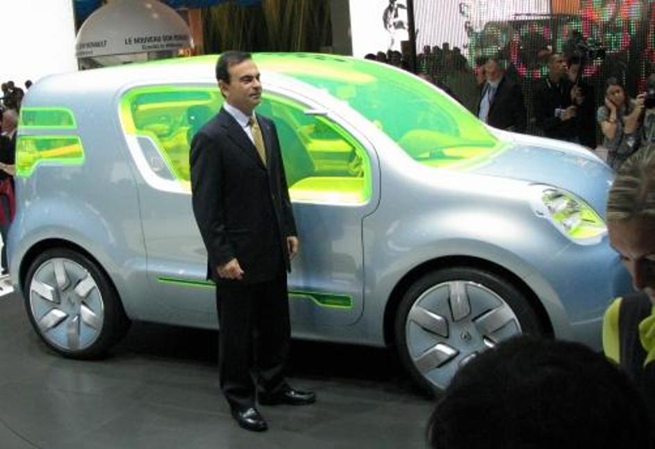 Prihodnost je v elektriki, pravi Ghosn, prvi mož Renaulta, ki kljub težkim časom