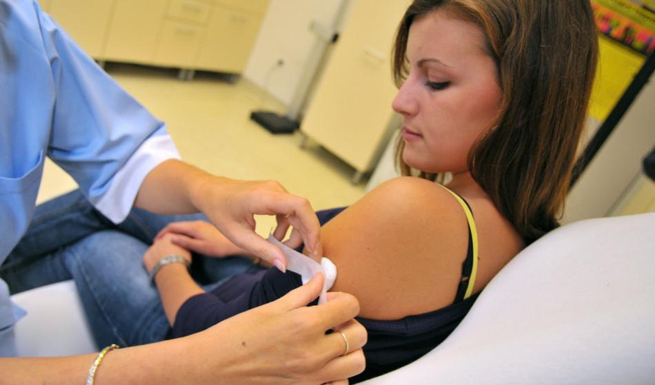 Prebolel sem gripo: Ali se še lahko cepim v tej sezoni?