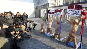 Ukrajinske feministke Femen protestirajo proti pričakovanem porastu prostitucije