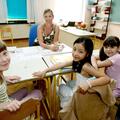 Otroci so se učili osnovnih besed s področja hrane, šole in obšolskih dejavnosti