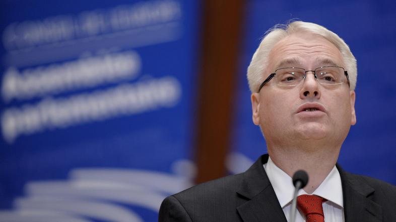 Program obiska Josipovića v Srbiji je kljub padcu potekal nemoteno. (Foto: EPA)