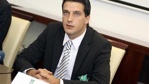 Mile Ačimović se je dobro namestil v direktorskem stolčku Olimpije. (Foto: Benja