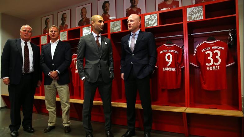 Pep Guardiola predstavitev Bayern Allianz Arena Rummenigge Hoeness Sammer