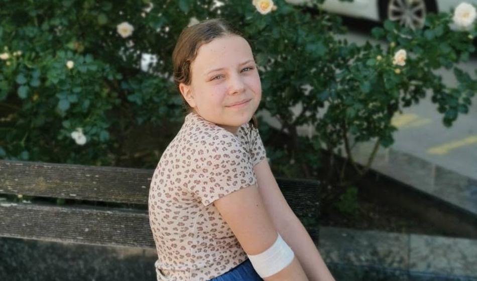 Lani življenje kroji redka bolezen, družina zbira sredstva za novo upanje