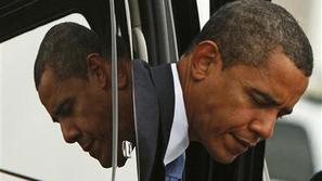 Barack Obama se je odločil za začasno prekinitev kampanje. Ali bo njegov tekmec 