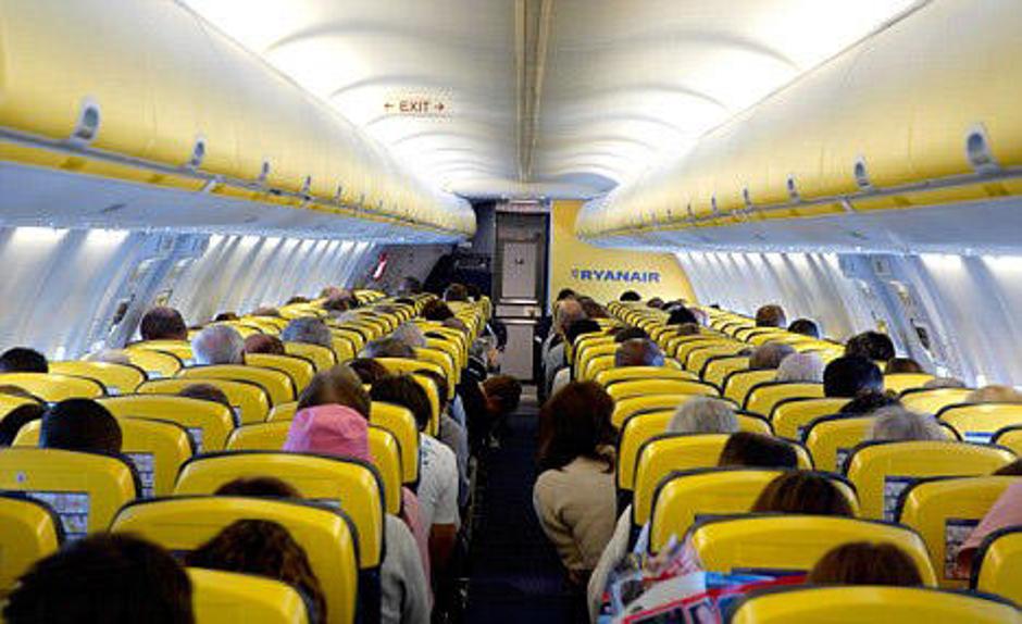 Irski nizkocenovni letalski prevoznik Ryanair je potrdil, da bodo na njihovih le | Avtor: Žurnal24 main