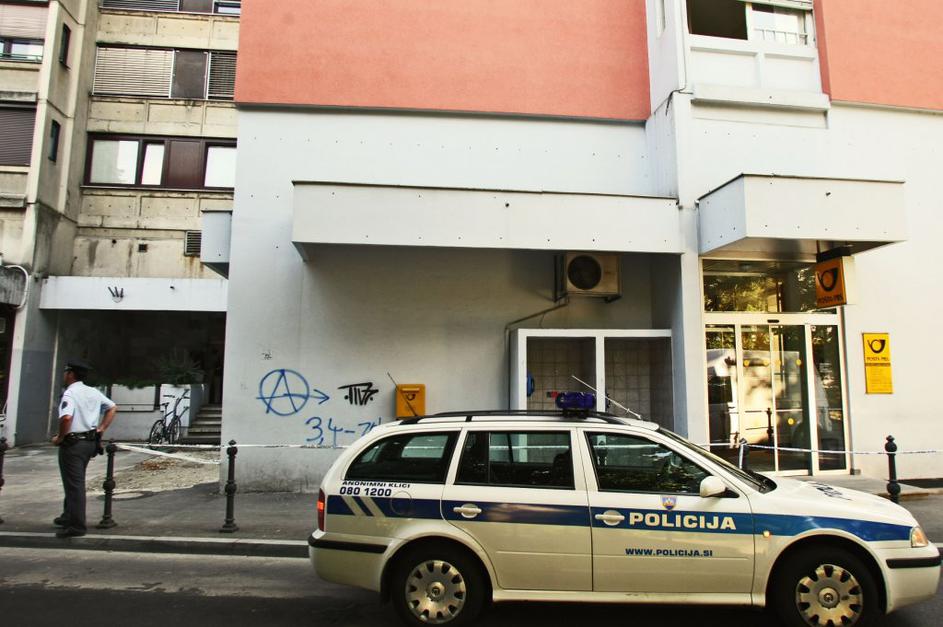 Rop pošte na Poljanskem nasipu v Ljubljani