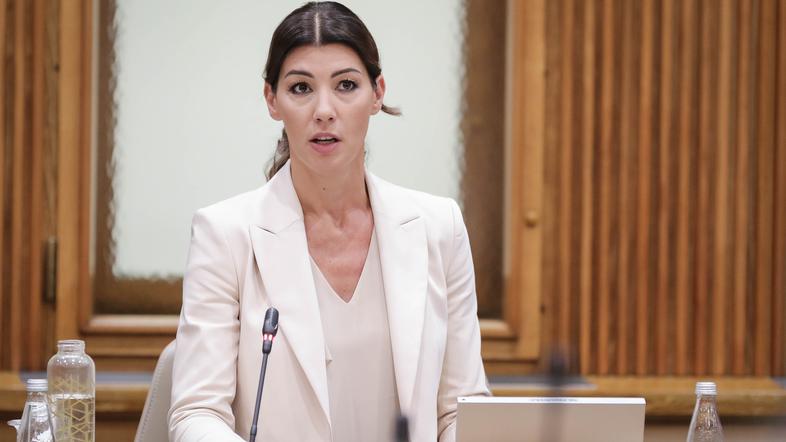 Novice: Dominika Švarc Pipan