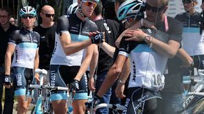 Etapa je minila v spomin na tragično preminulega Wouterja Weylandta. (Foto: EPA)