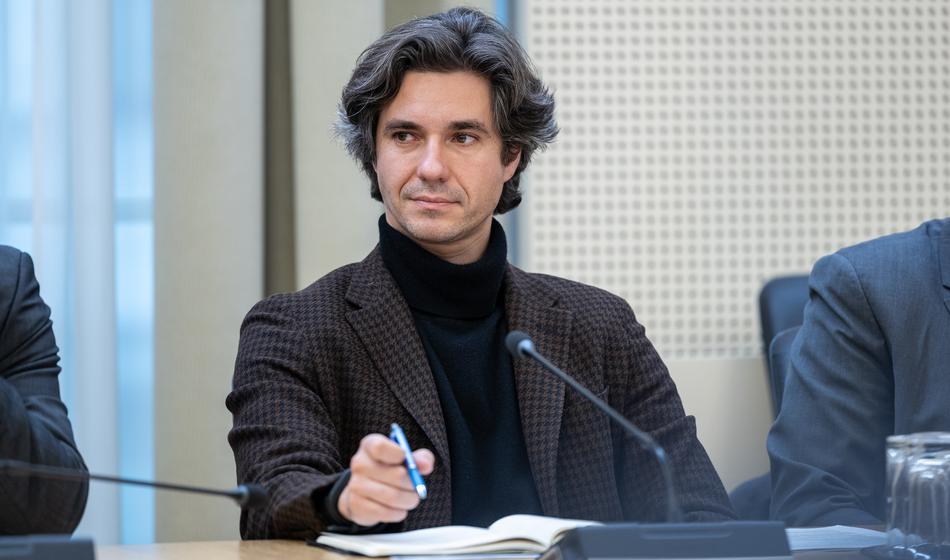 Toliko poslancev je glasovalo za odstavitev Luke Mesca