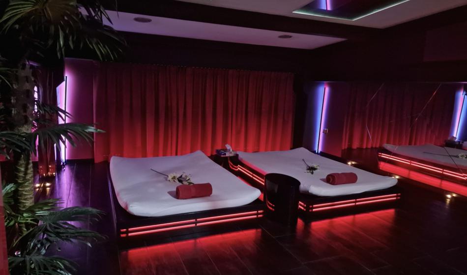 "Pri naših masažah je del izkušnje tudi ročno doseganje vrhunca"