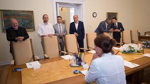 Zmago Jelinčič, Matej T. Vatovec, Marjan Šarec, Janez Janša, Dejan Židan, Matej Tonin in Alenka Bratušek