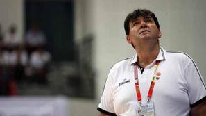 Memi Bečirović očita svoji ekipi premehek začetek tekme. (Foto: KZS/Anže Blažič)