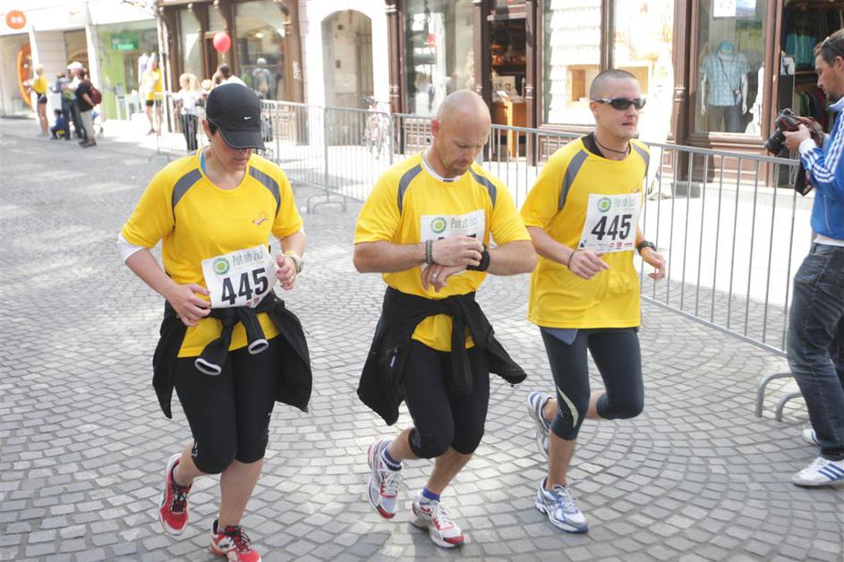 Če želite visokoresolucijsko fotografijo, nam pošljite elektronsko sporočilo na 