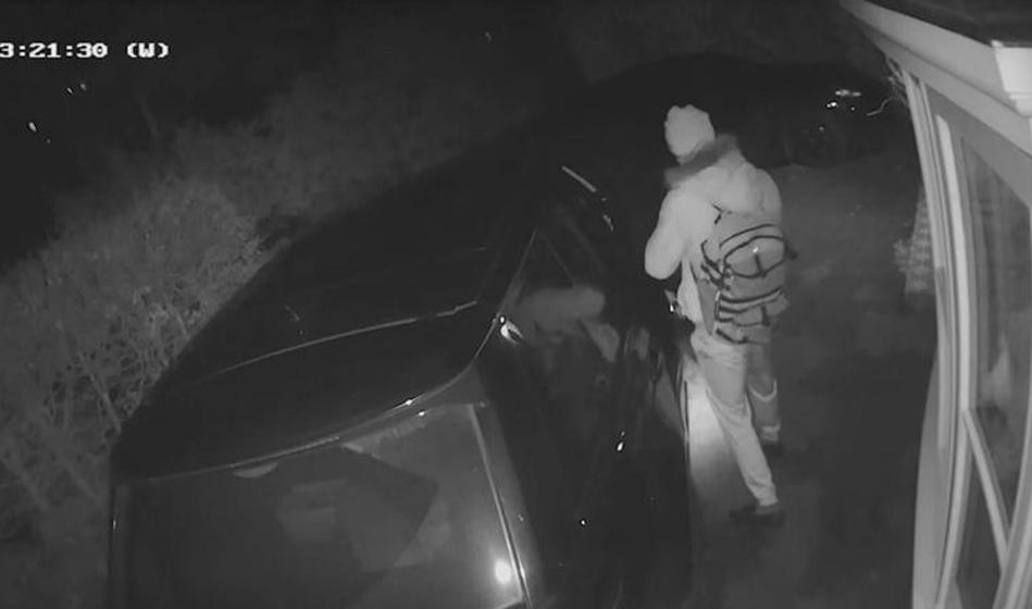 Občani v akciji: En vlomilec na podstrešju, dva v garaži