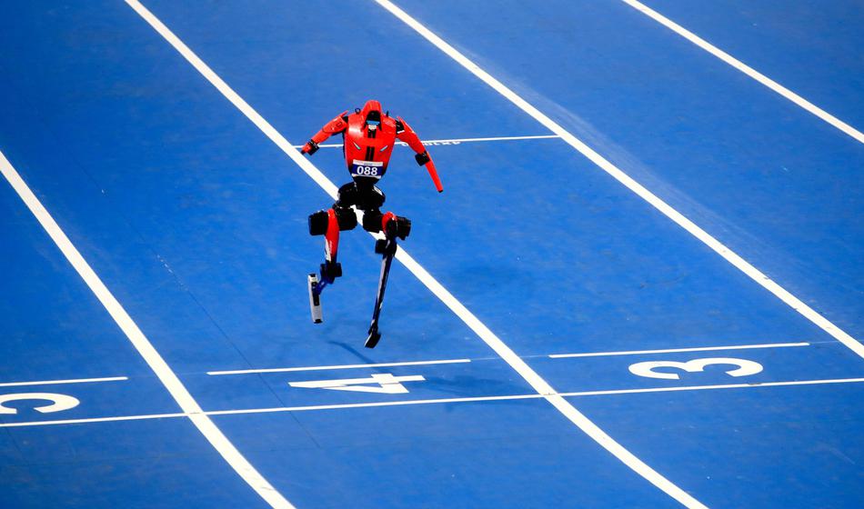 Humanoidni robot v teku na 100 metrov prehitel celo Bolta!