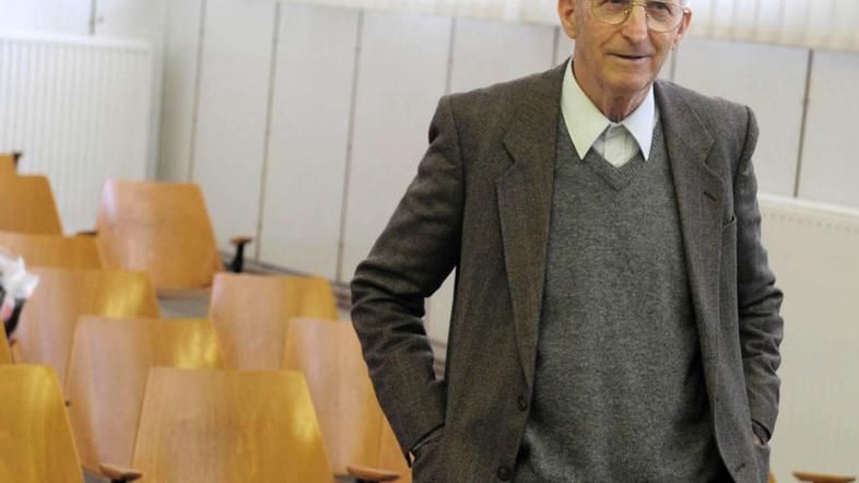 Sodbo je poslušal le eden od treh obtoženih zdravnikov, Emil Arnuš, ki je pred o