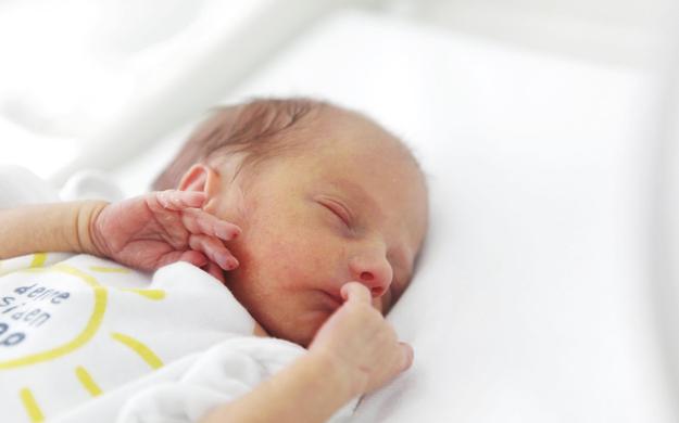 novorojenček v bolnišnici