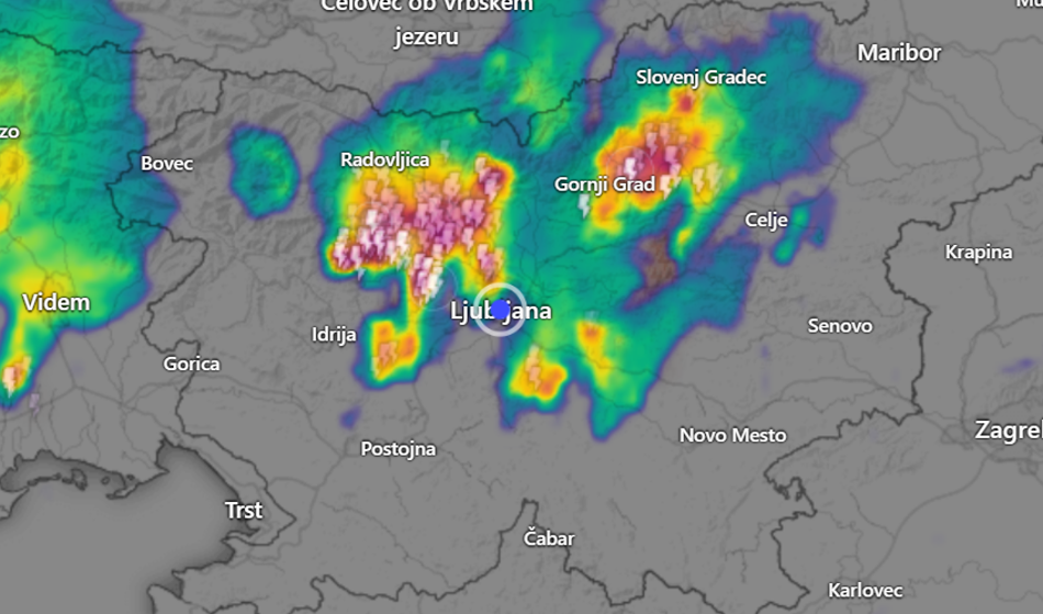 Pozor: Nad Slovenijo so se razbesnele močne nevihte, tako se gibljejo