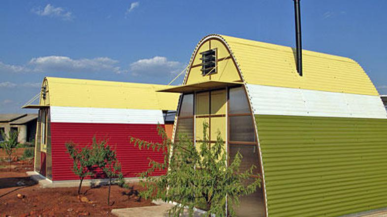 Majhne in poceni hiške Abod kupcem dostavijo kar v škatli.