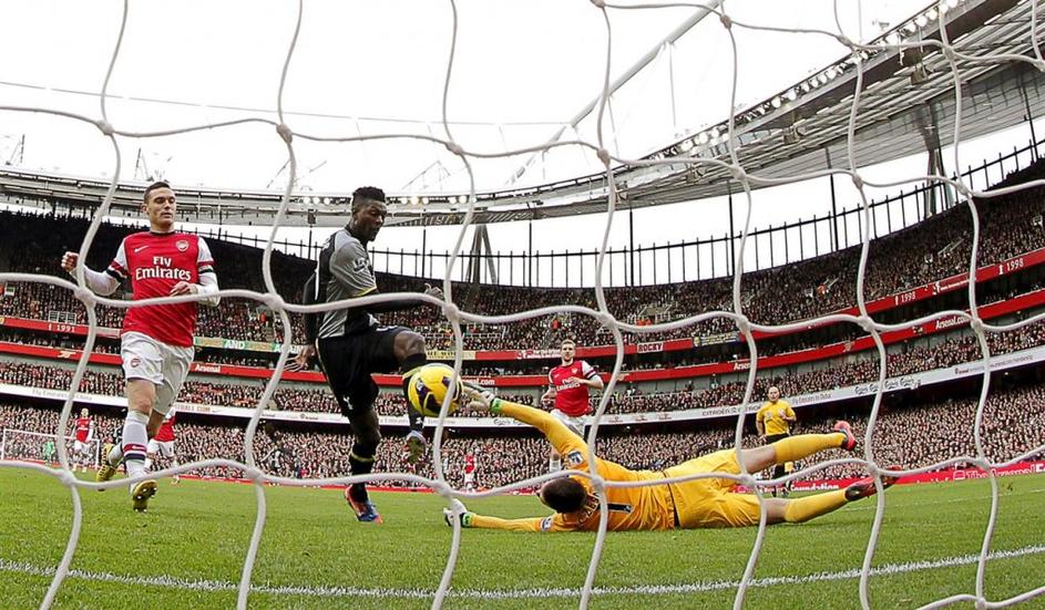 Adebayor Szczesny Vermaelen Arsenal Tottenham Premier League angleška liga prv