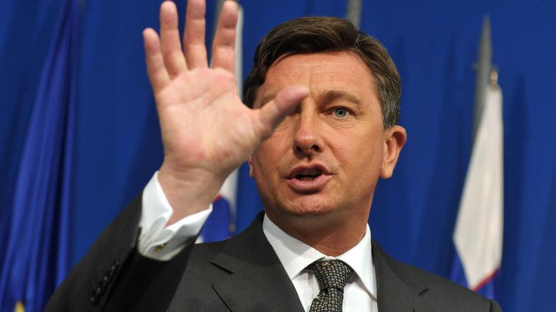 Iz Pahorjevega kabineta so sporočili, da so Jelinčičeve navedbe, da naj bi premi