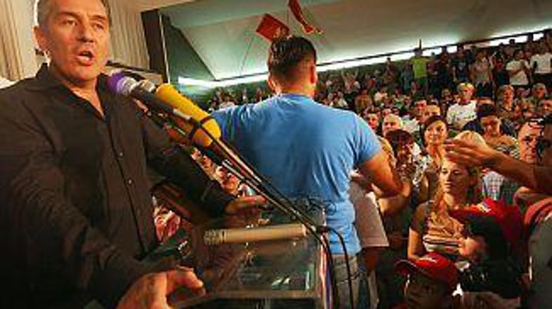 Đukanović spet na oblasti.