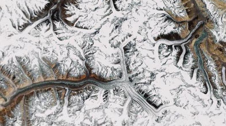 Bin Laden se skriva v težko prehodnem območju okrog gore K2, kažejo dognanja obv