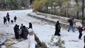 Ljudje zapuščajo Alep