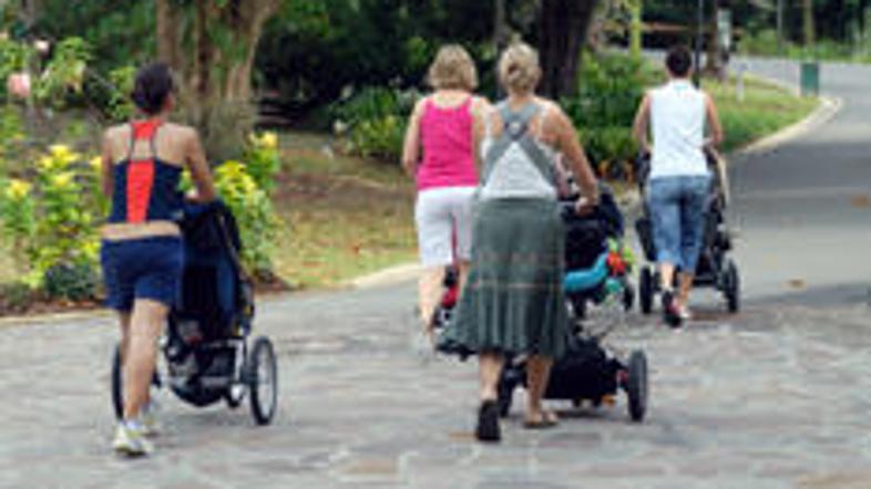 Veliko znanih Slovenk bo naslednje leto hodilo na dolge sprehode z vozički.