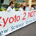 Koalicija znanstvenikov se je udeležila demonstracij v ulici, kjer je potekala k